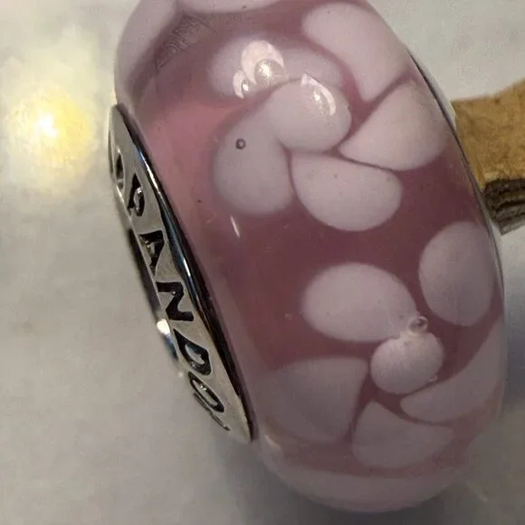 Authentic Pandora Retired White Pedal Floral Murano Glass Charm - Picture 4 of 5
